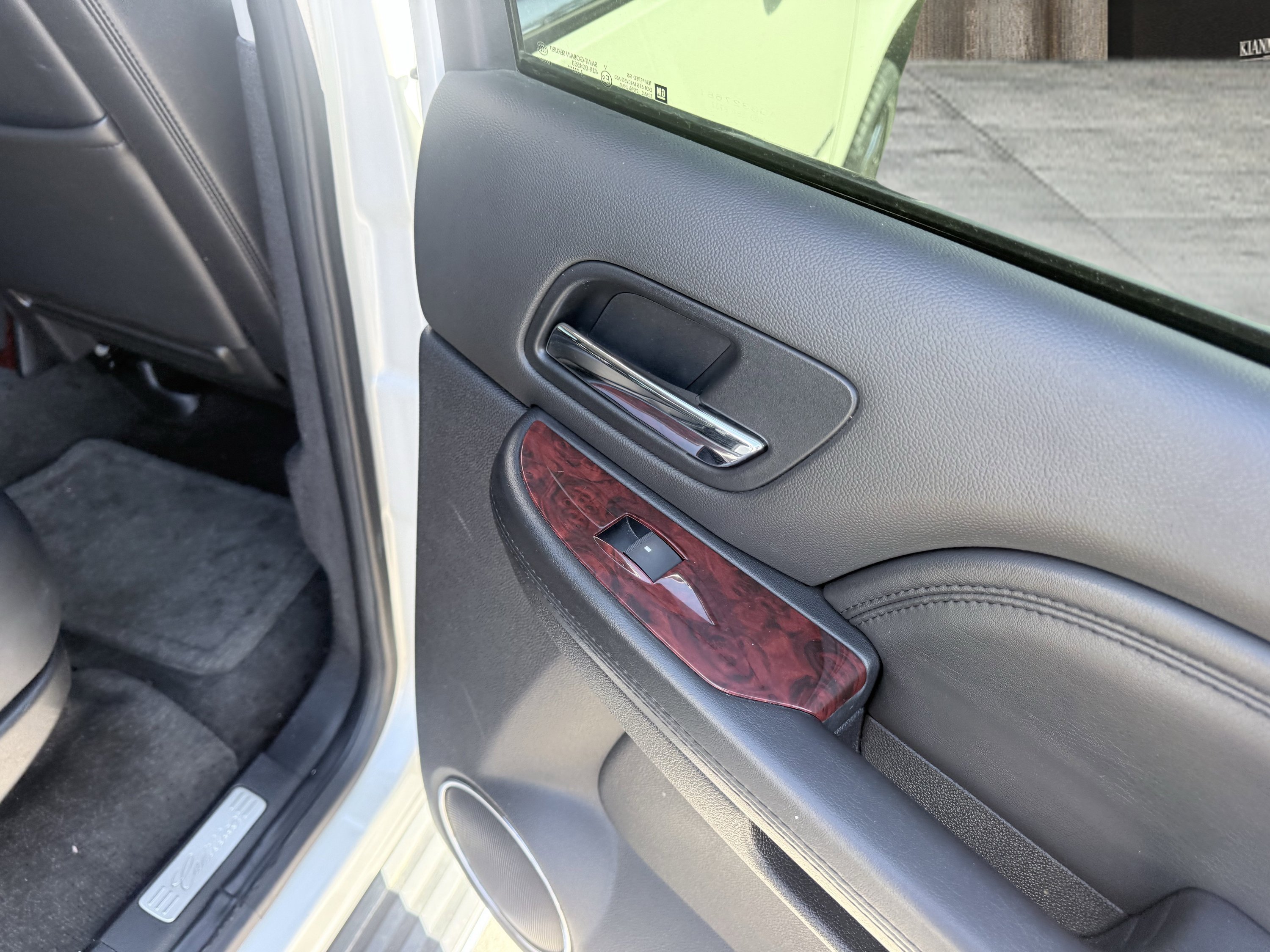 Used 2012 Cadillac Escalade Luxury RWD image 37