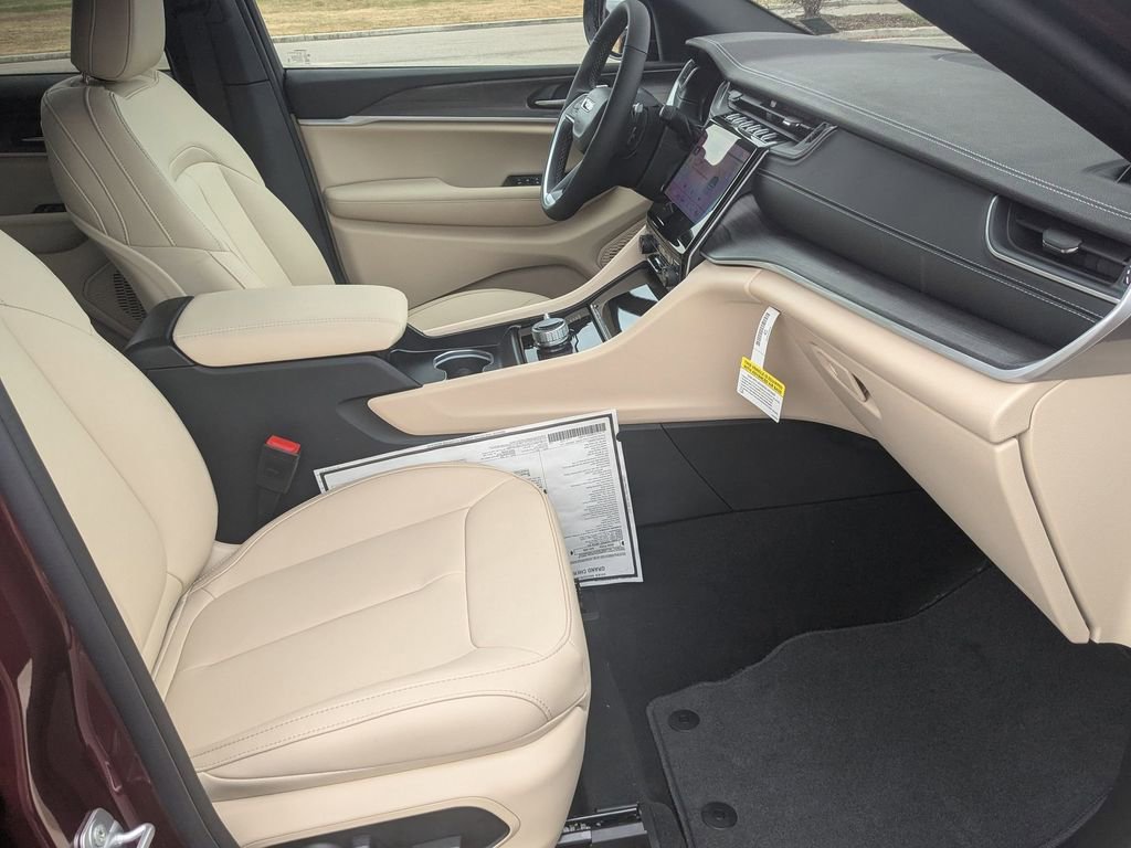 New 2025 Jeep Grand Cherokee Limited w/ Trailer Tow Package image 33