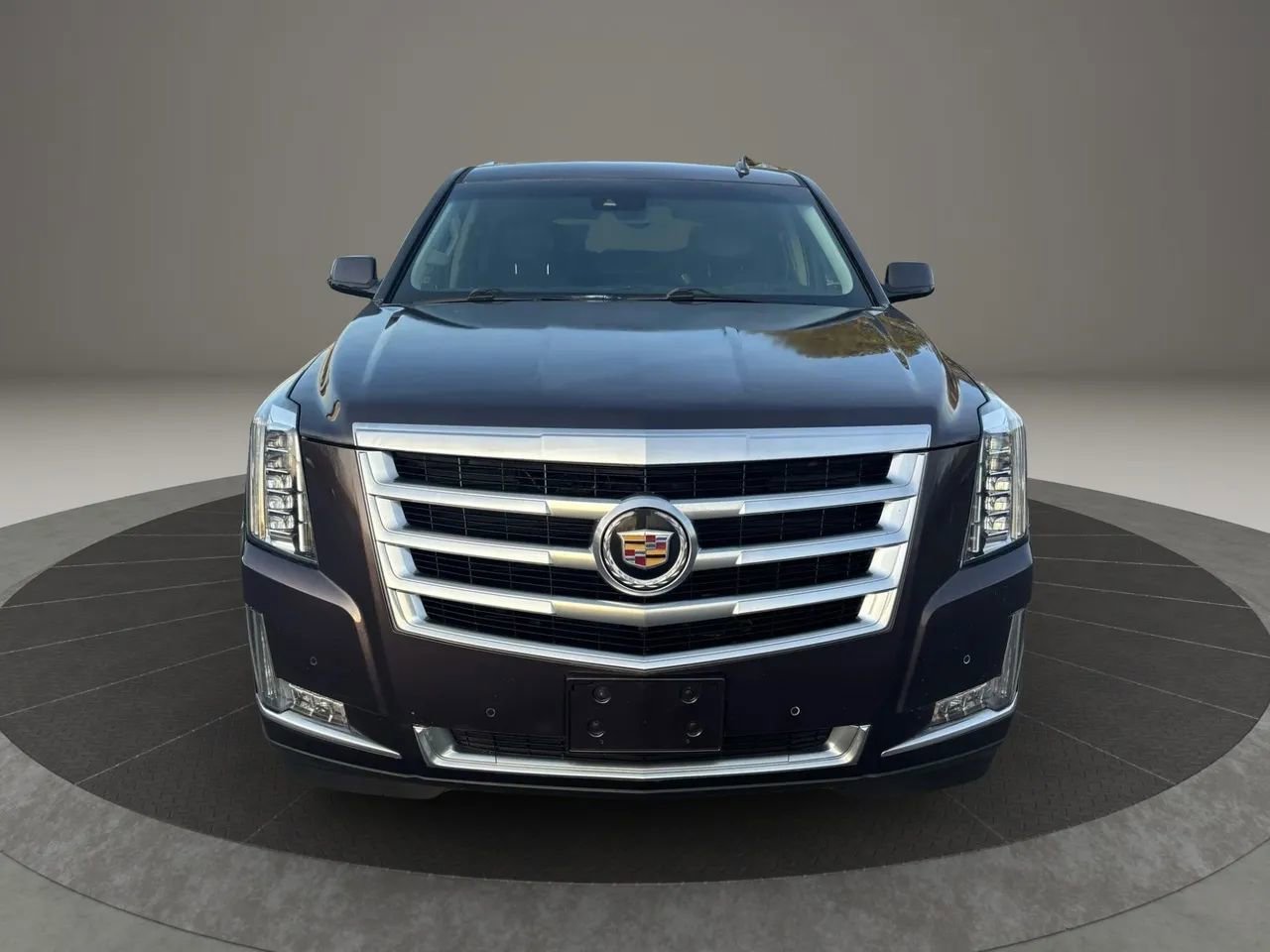 Used 2015 Cadillac Escalade Luxury image 3