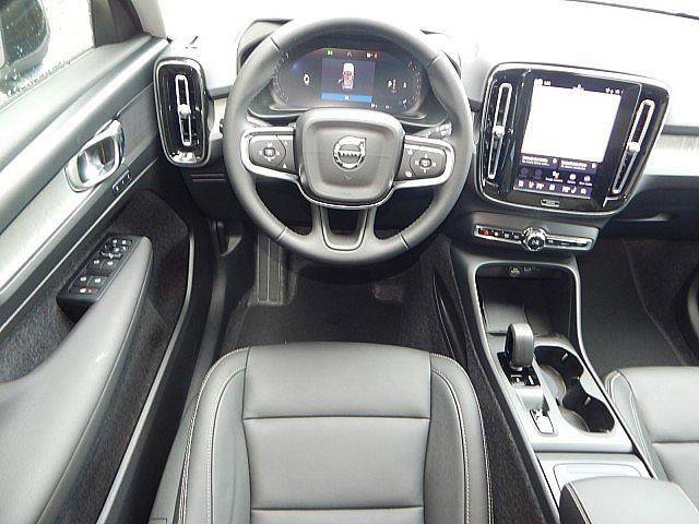 New 2026 Volvo XC40 B5 Core w/ Climate Package AWD/4WD image 5