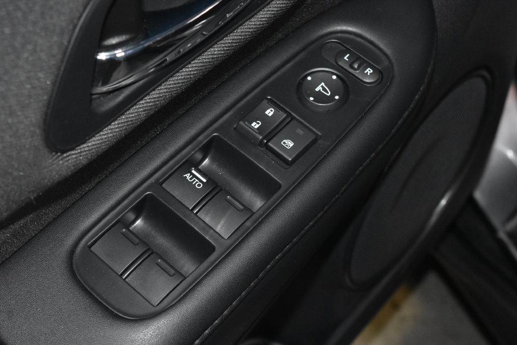 Used 2022 Honda HR-V LX image 5