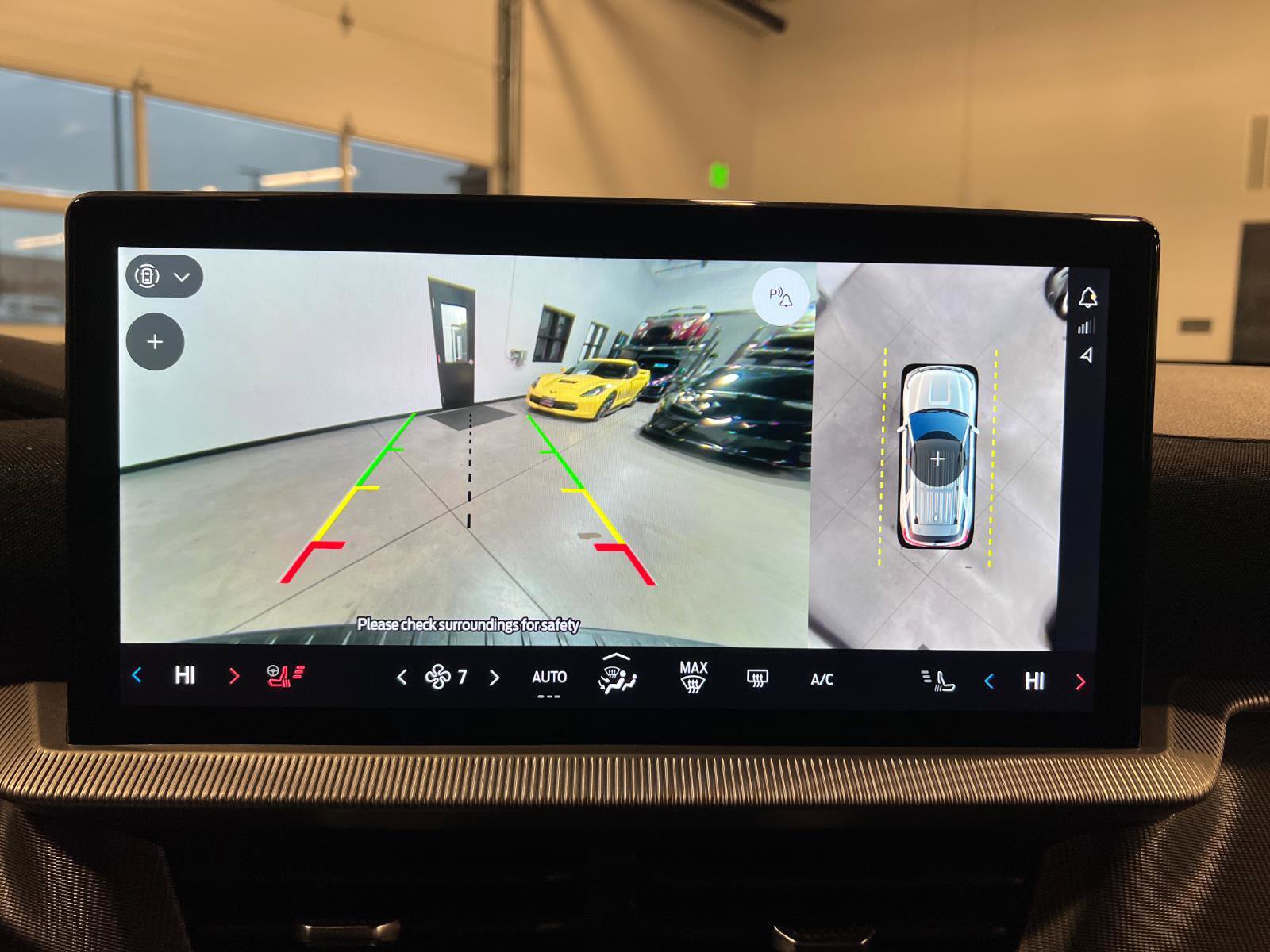 Used 2025 Ford Explorer ST-Line w/ ST-Line Street Pack image 18