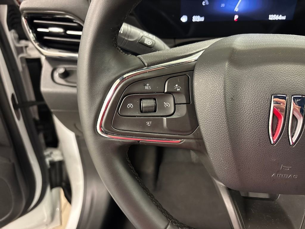 Used 2025 Buick Envista Sport Touring image 31