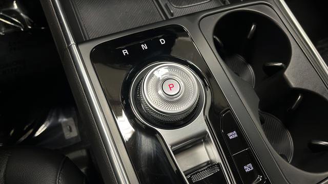 Certified 2025 Kia Carnival SX Prestige FWD image 19