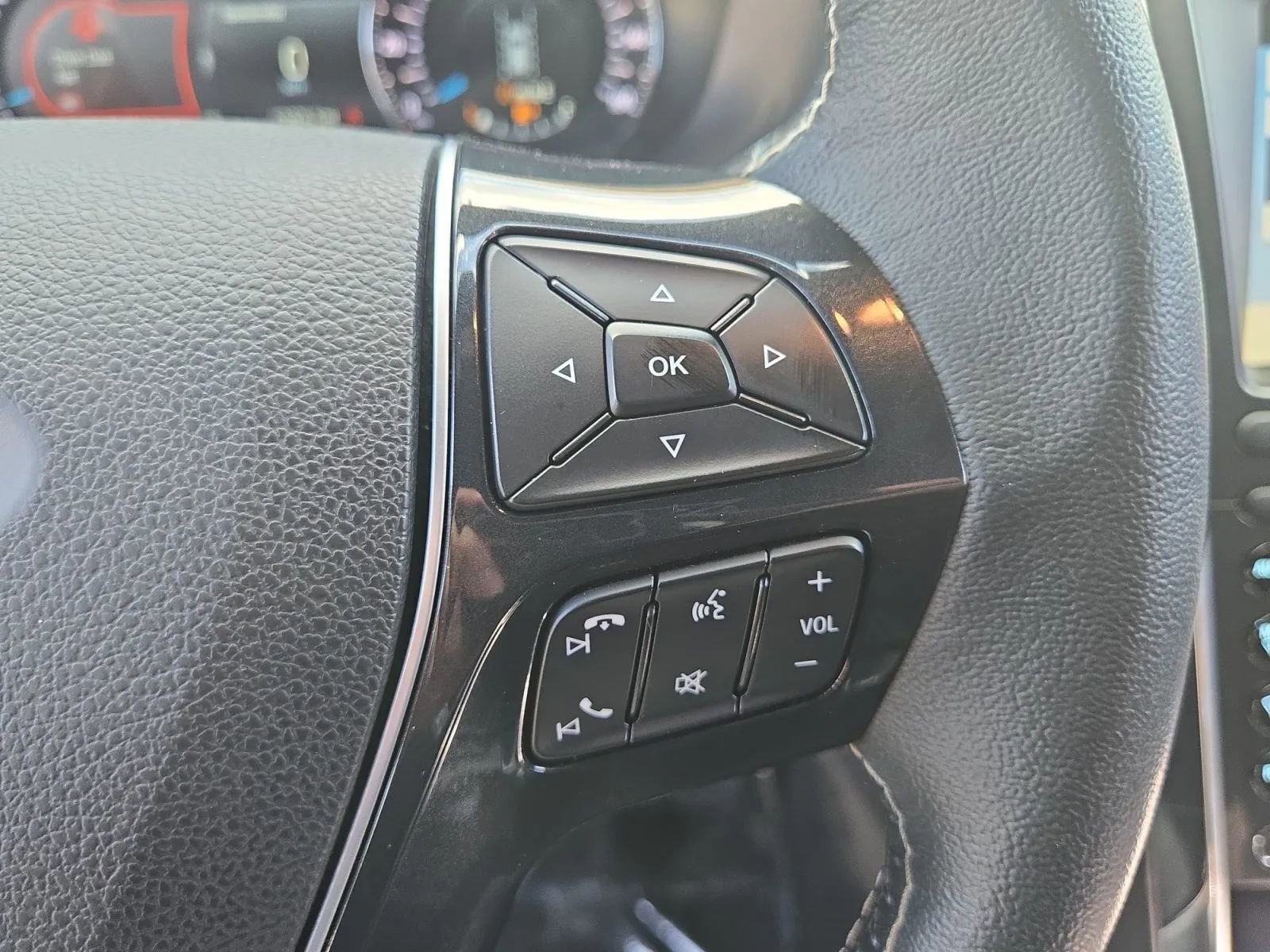 Used 2019 Ford Explorer Platinum image 23