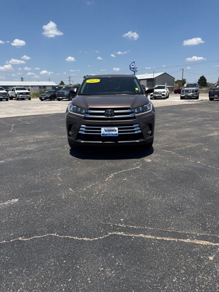 Used 2017 Toyota Highlander Limited Platinum AWD/4WD image 2