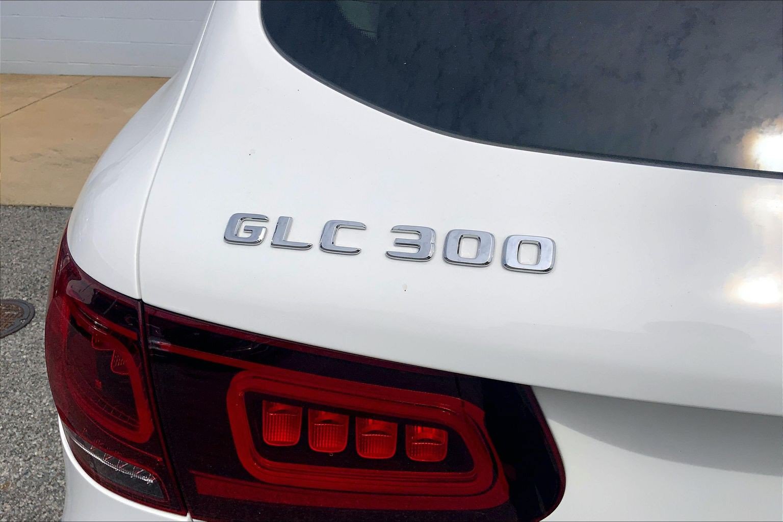 Used 2022 Mercedes-Benz GLC 300 4MATIC w/ Premium Package Lite image 10
