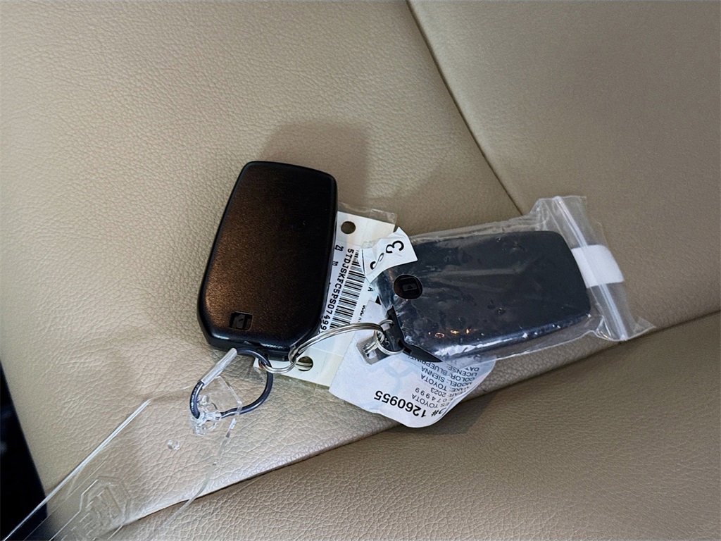 Certified 2023 Toyota Sienna XLE image 38