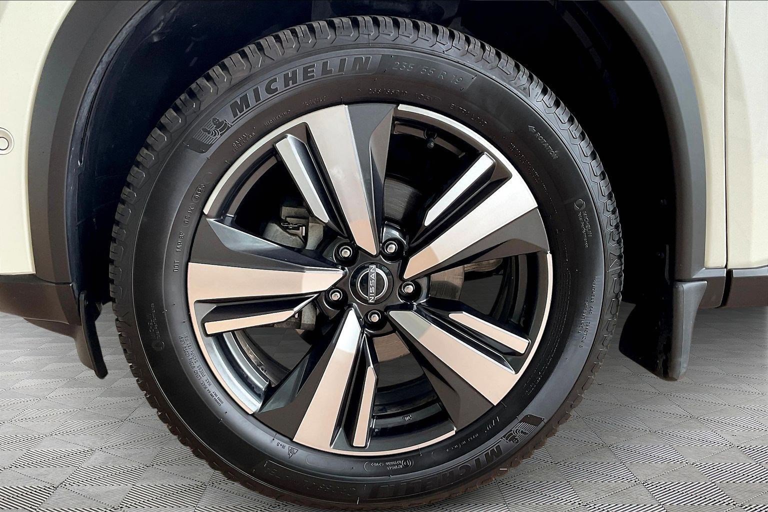 Used 2023 Nissan Rogue Platinum w/ Platinum Premium Package image 32