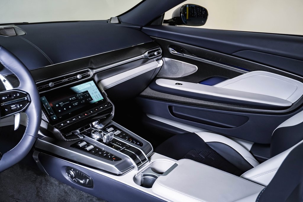 Used 2025 Aston Martin Vanquish image 24