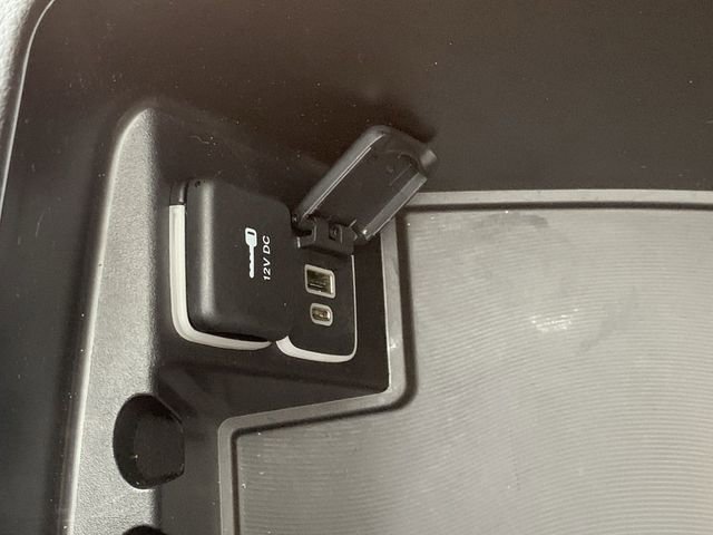 Used 2023 Chrysler Pacifica Pinnacle FWD image 27