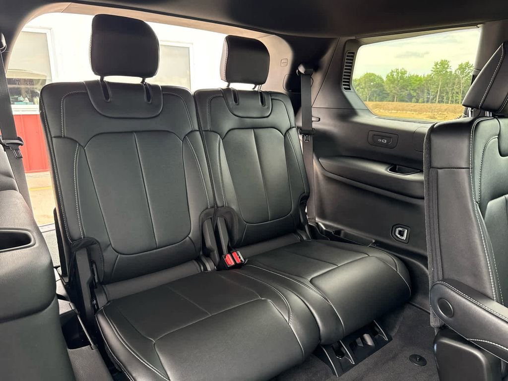 Used 2024 Jeep Grand Cherokee L Limited image 21