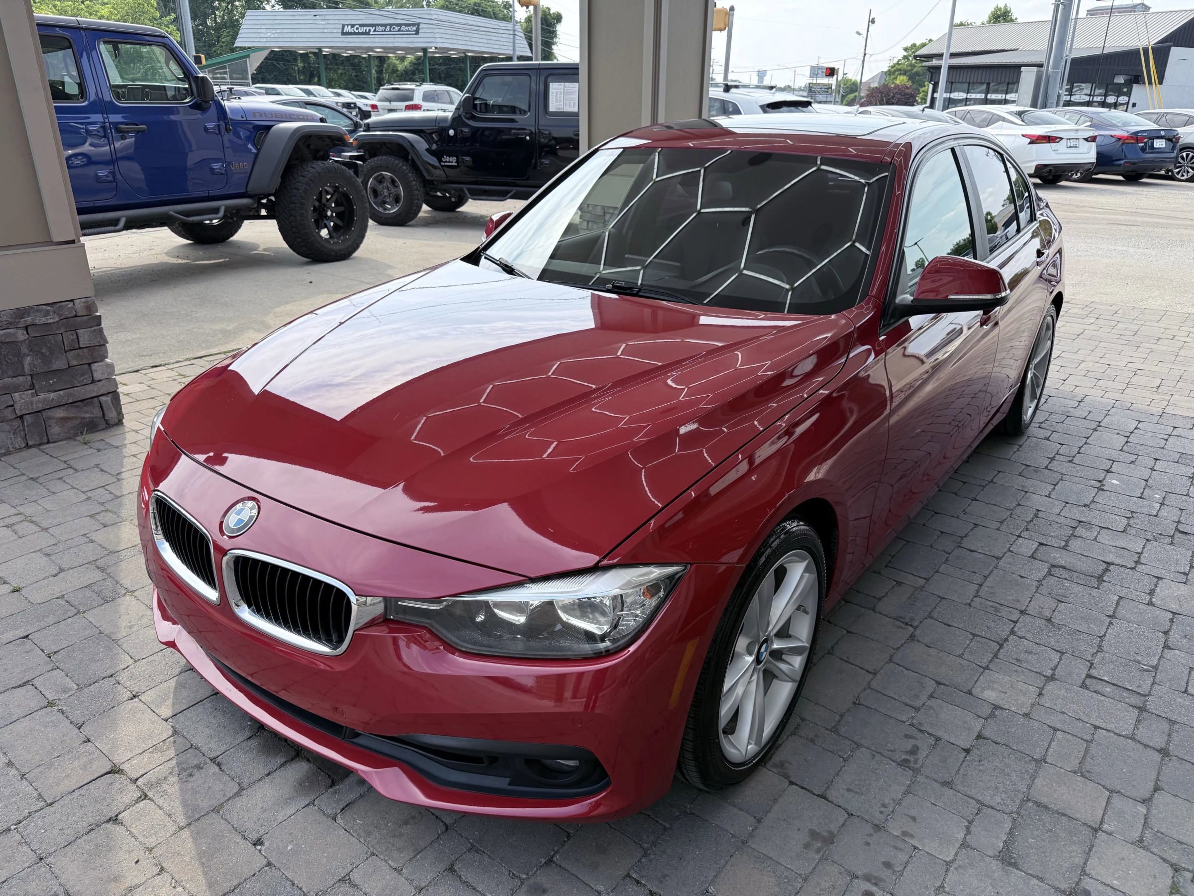 Used 2017 BMW 320i Sedan image 1