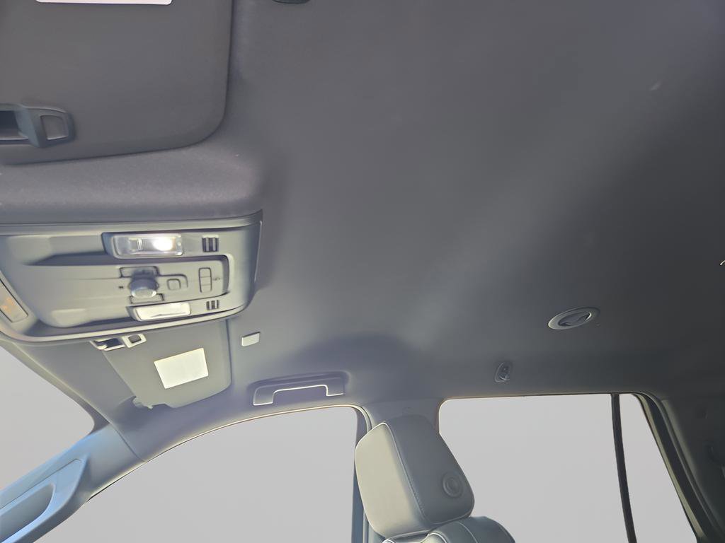 Used 2024 Chevrolet Tahoe Z71 w/ Luxury Package image 28