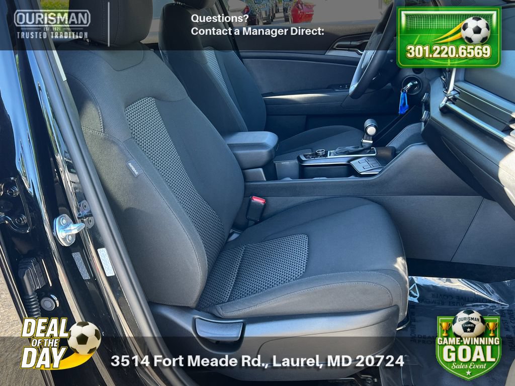 Used 2025 Kia Sportage LX FWD image 21