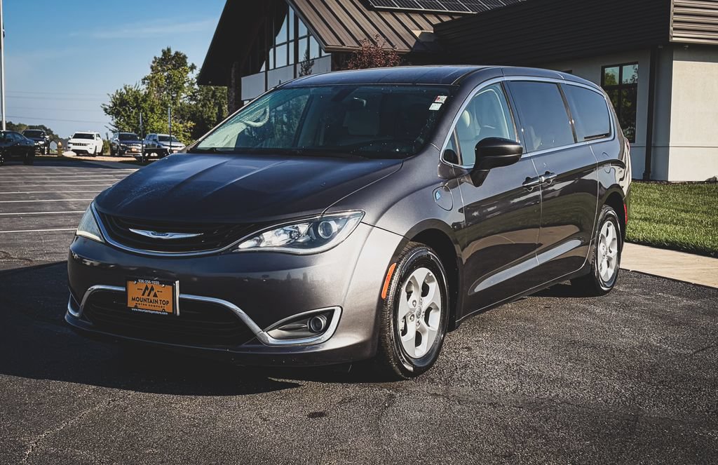 Used 2017 Chrysler Pacifica Touring Plus FWD image 19