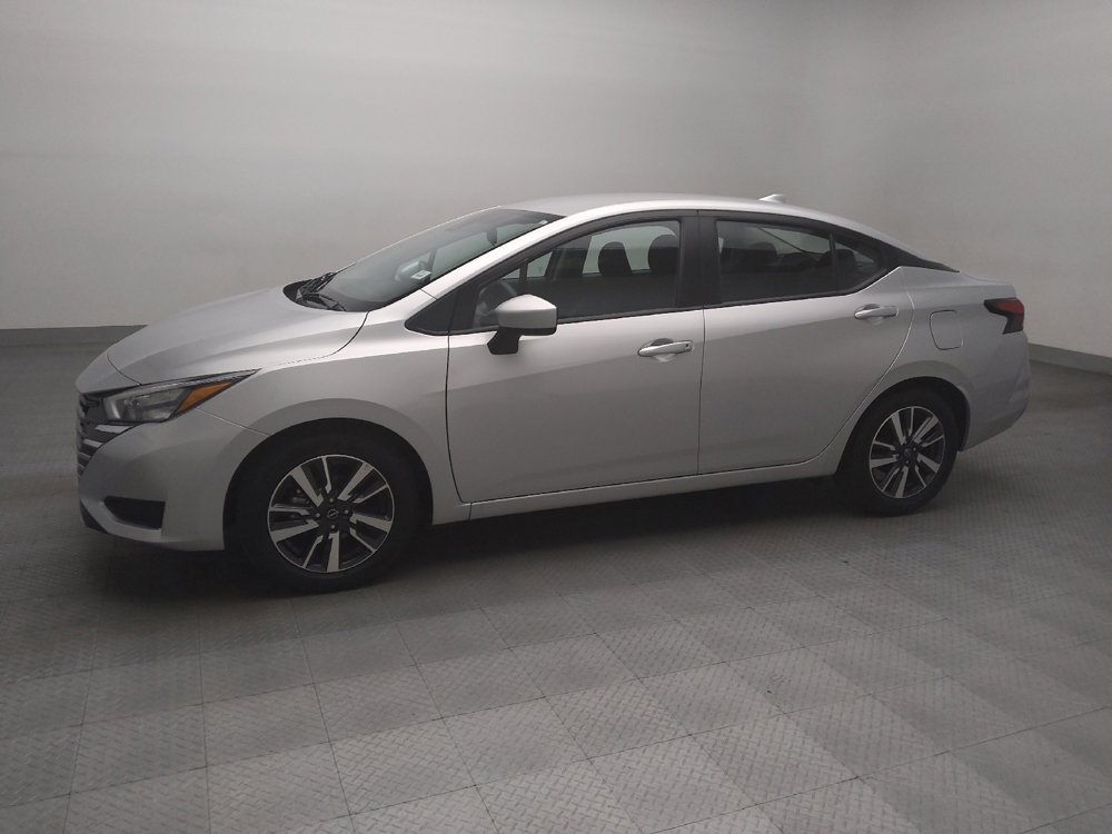 Used 2025 Nissan Versa SV image 2