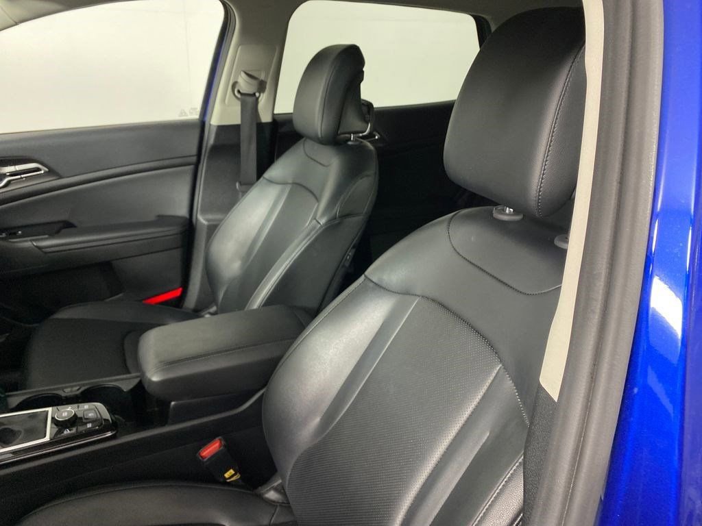 Used 2023 Kia Sportage EX image 9