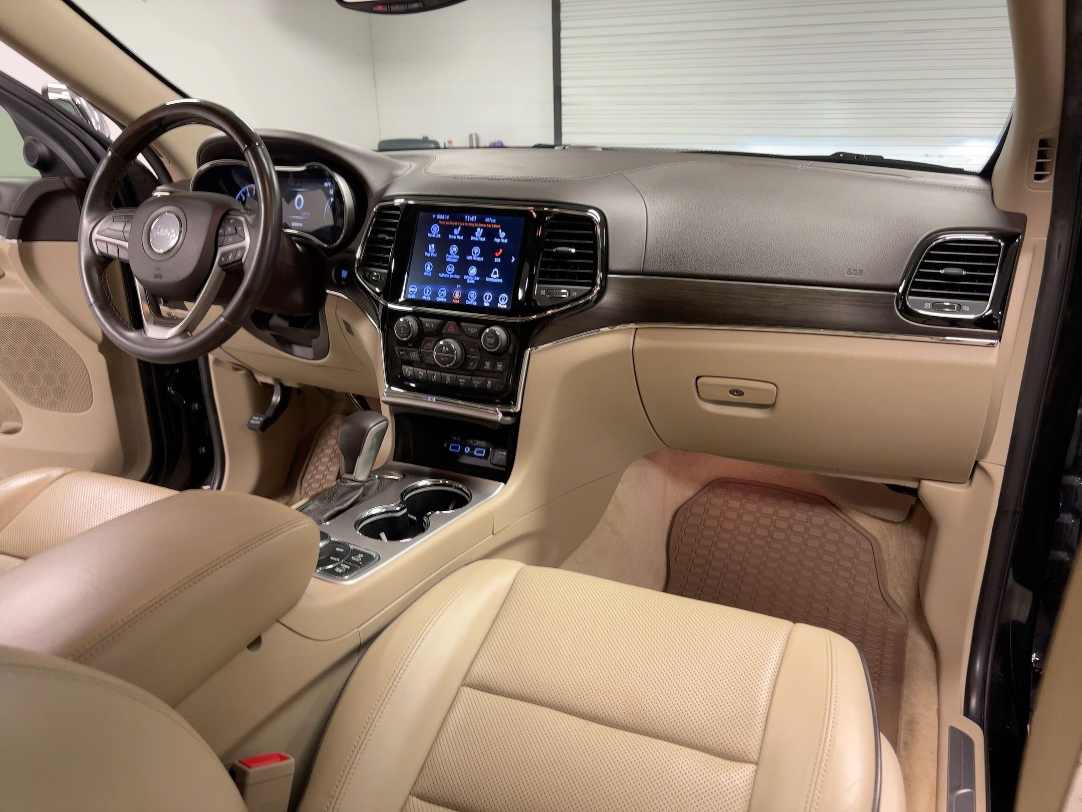 Used 2019 Jeep Grand Cherokee Overland image 29