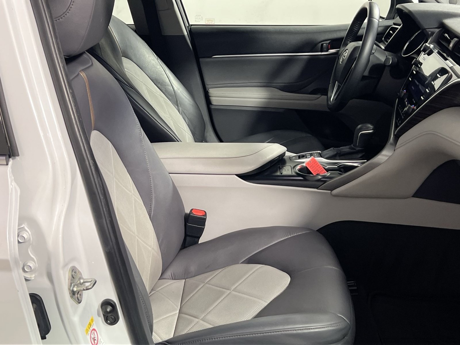 Used 2018 Toyota Camry XLE w/ Audio Package FWD image 28