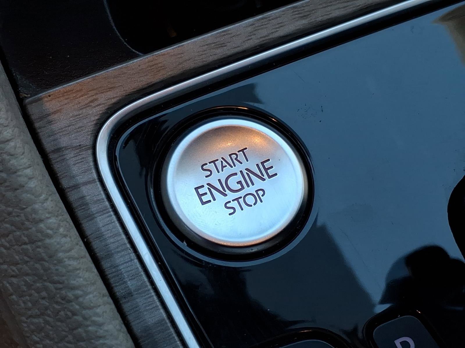 Used 2016 Volkswagen Passat 1.8T SEL Premium image 33