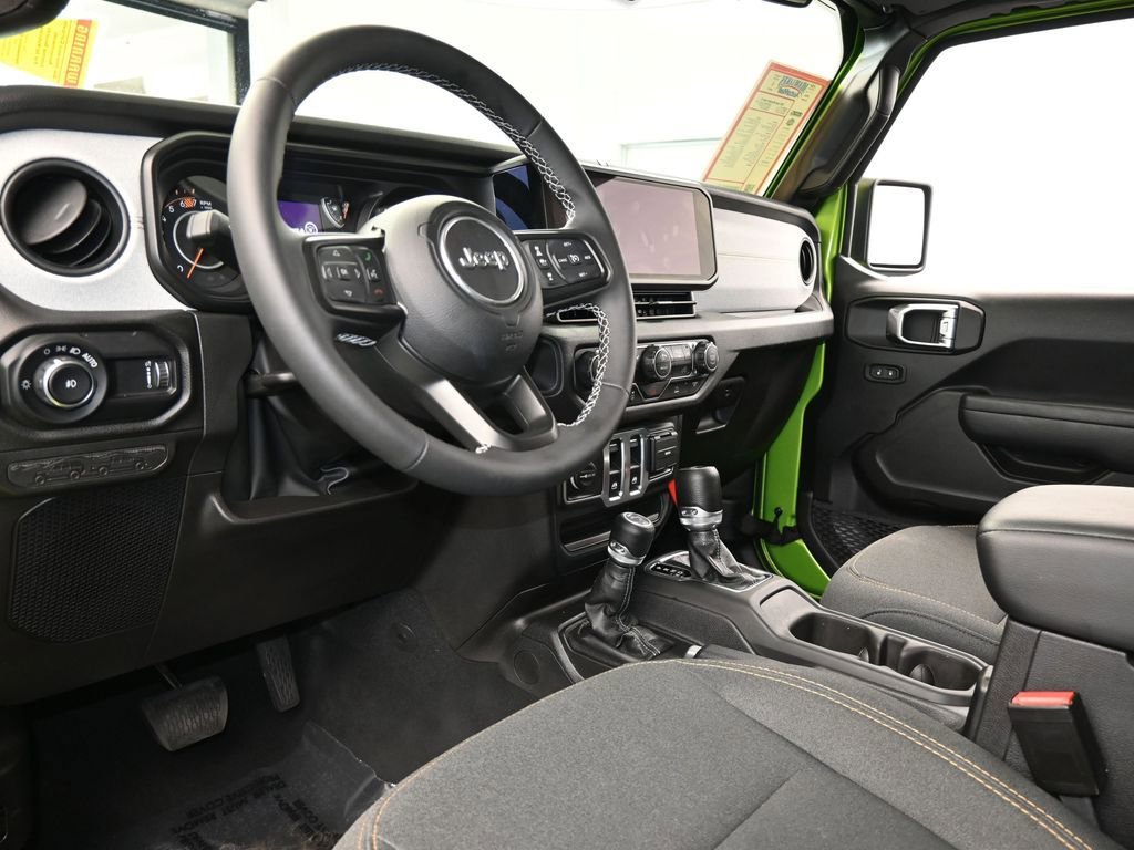 Used 2025 Jeep Wrangler Sport image 12
