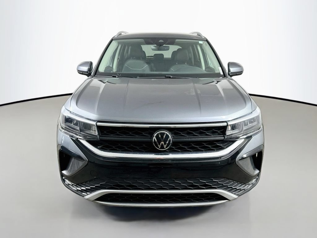 Used 2024 Volkswagen Taos SE FWD image 2