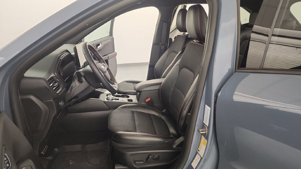 Used 2024 Ford Escape ST-Line w/ Tech Pack #1 AWD/4WD image 14