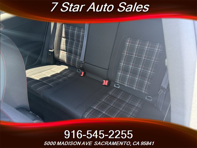 Used 2011 Volkswagen Golf 2-Door FWD image 15