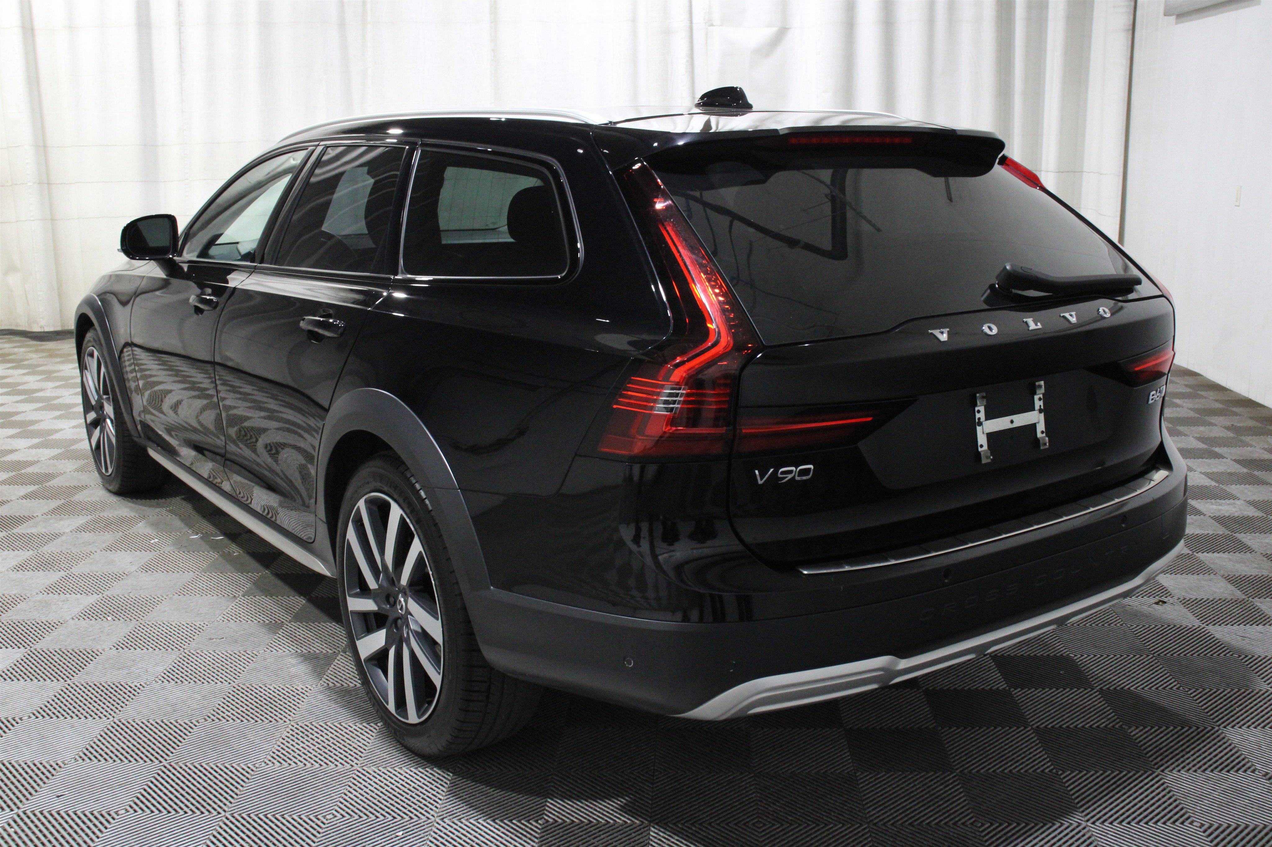 Used 2023 Volvo V90 B6 Cross Country Ultimate AWD/4WD image 28