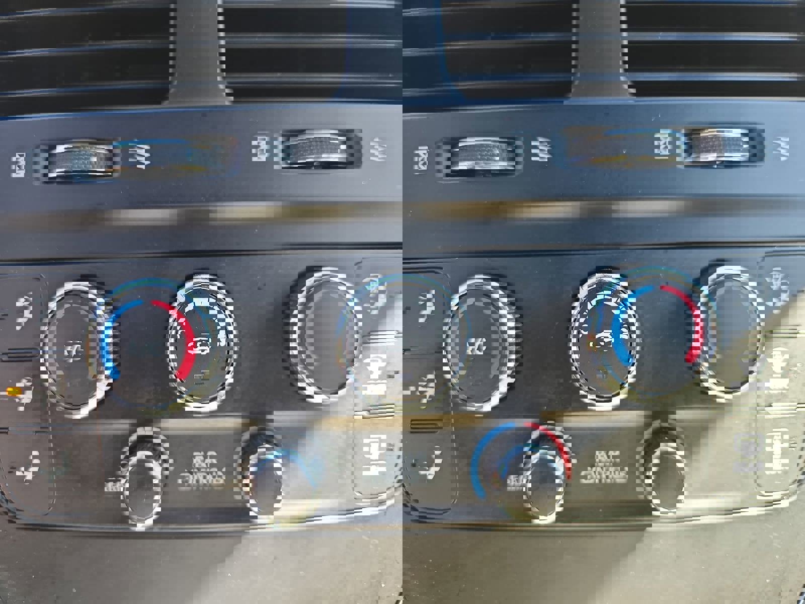 Used 2020 Dodge Grand Caravan SXT image 23