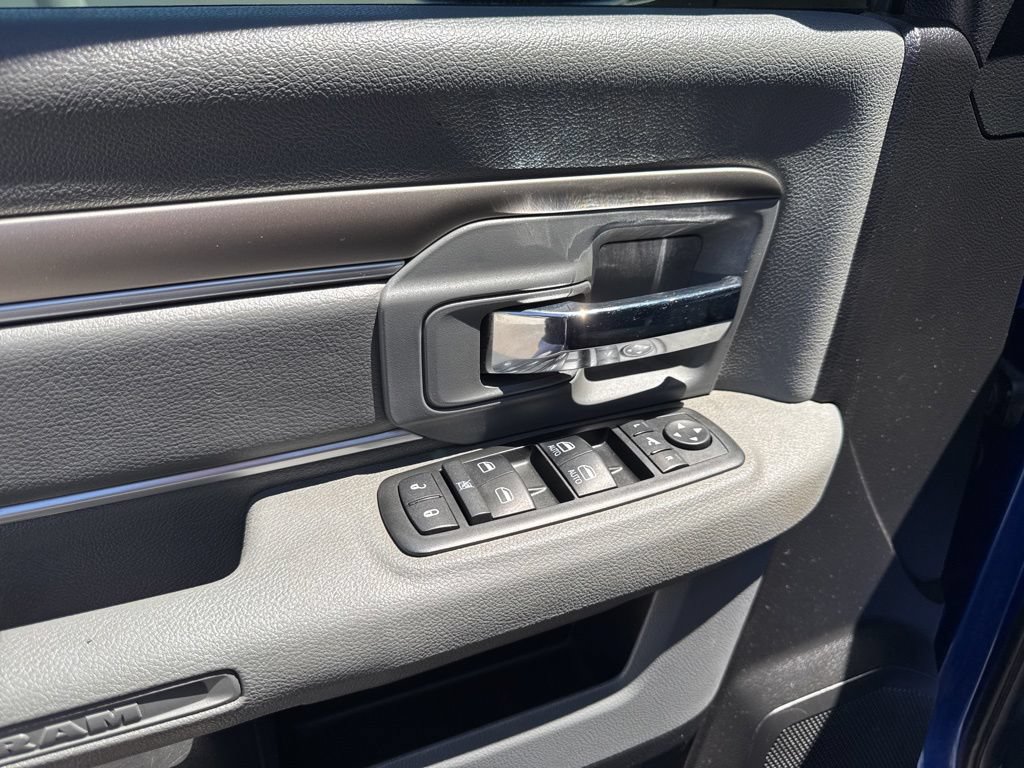 Used 2015 RAM 1500 Classic SLT w/ Luxury Group AWD/4WD image 13