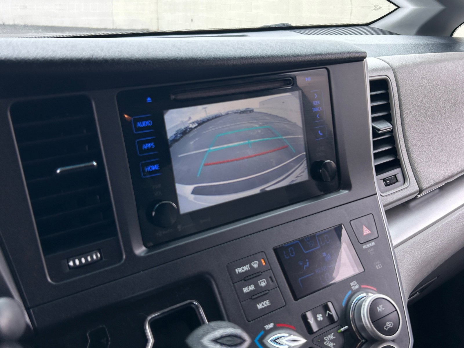 Used 2017 Toyota Sienna LE FWD image 28