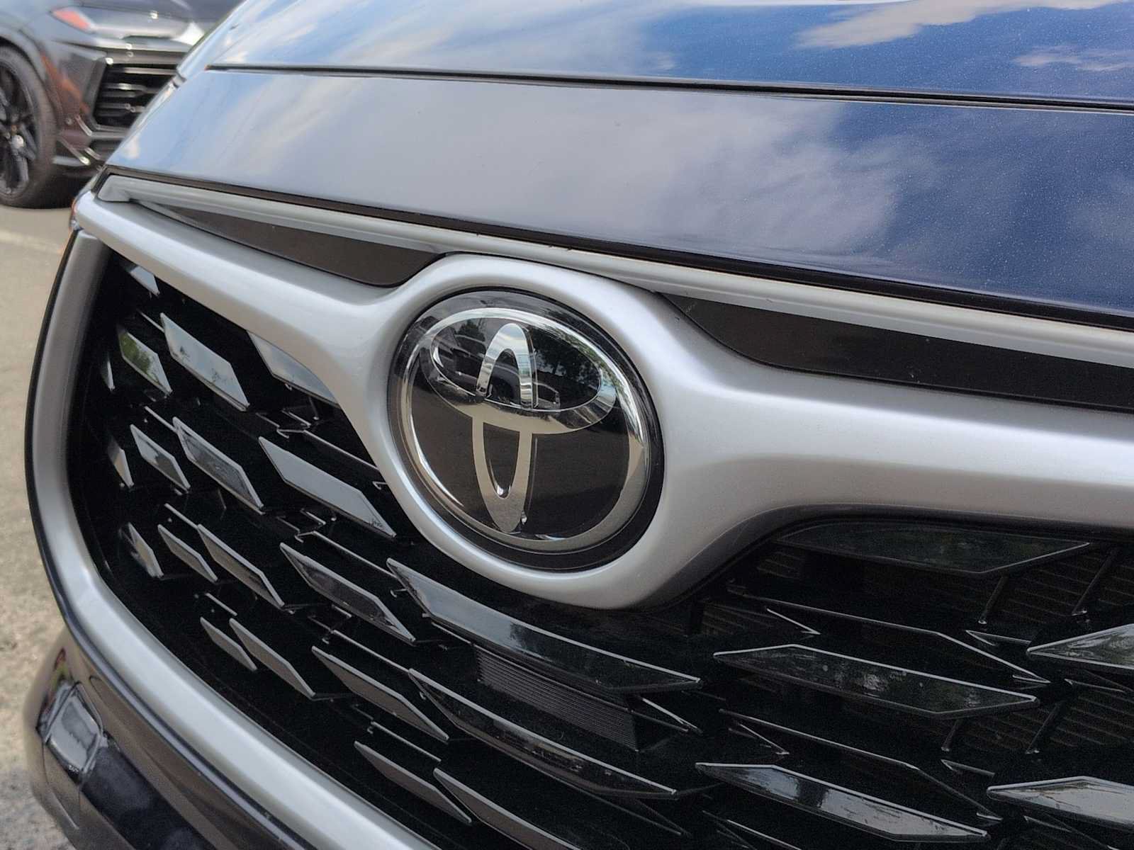 Used 2021 Toyota Highlander XLE AWD/4WD image 12
