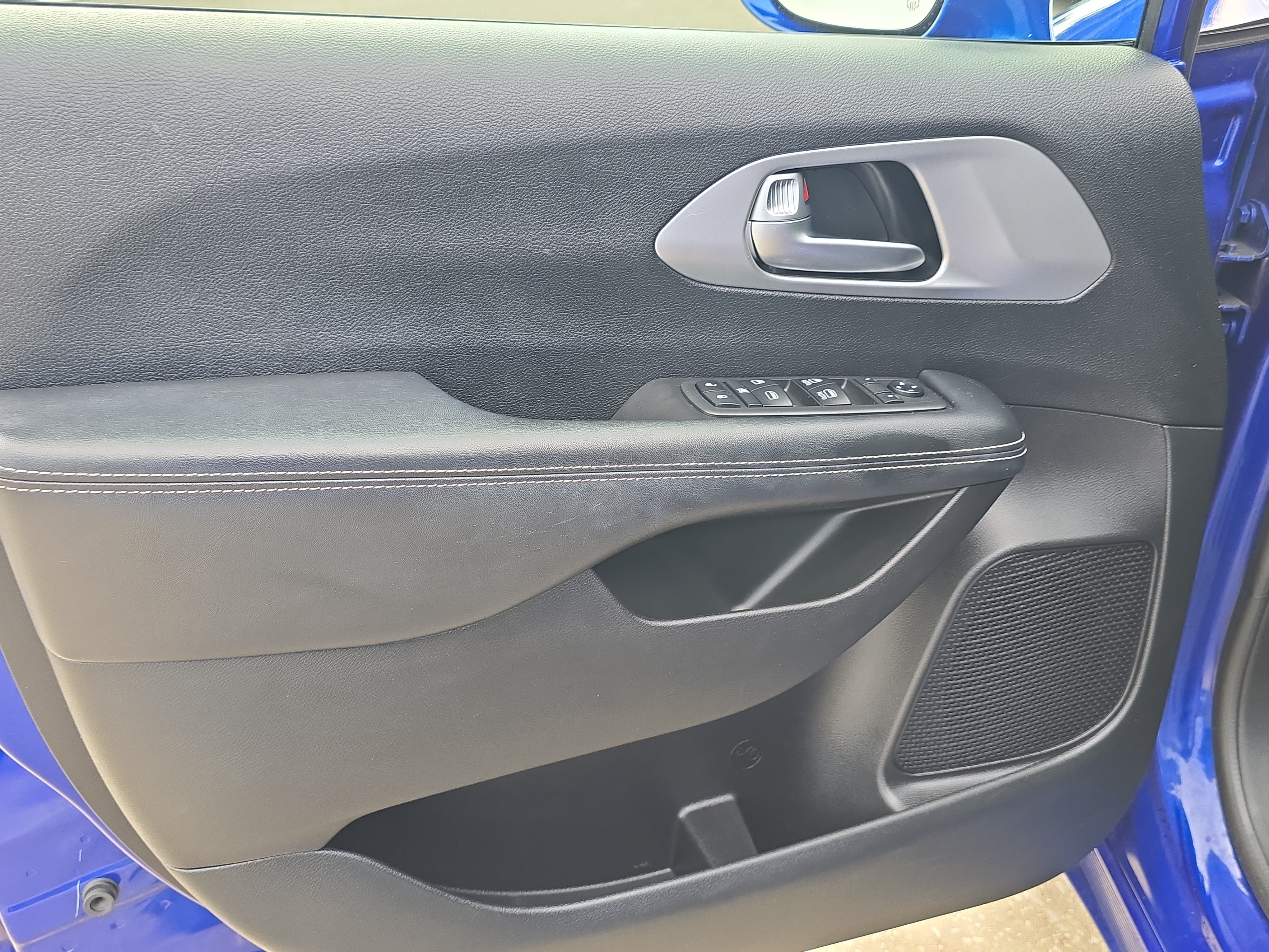 Used 2019 Chrysler Pacifica Touring-L w/ S Appearance Package FWD image 19