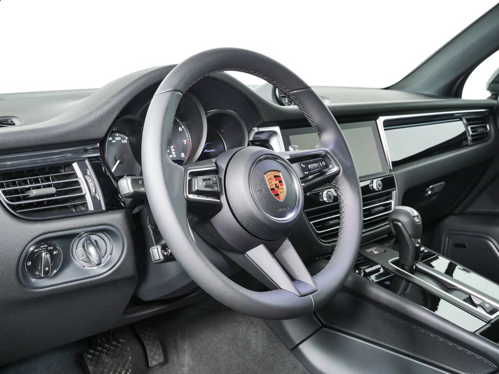 New 2026 Porsche Macan AWD/4WD image 4