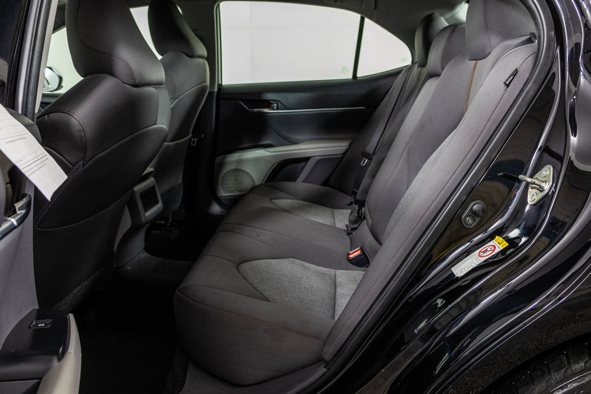 Used 2018 Toyota Camry LE FWD image 36
