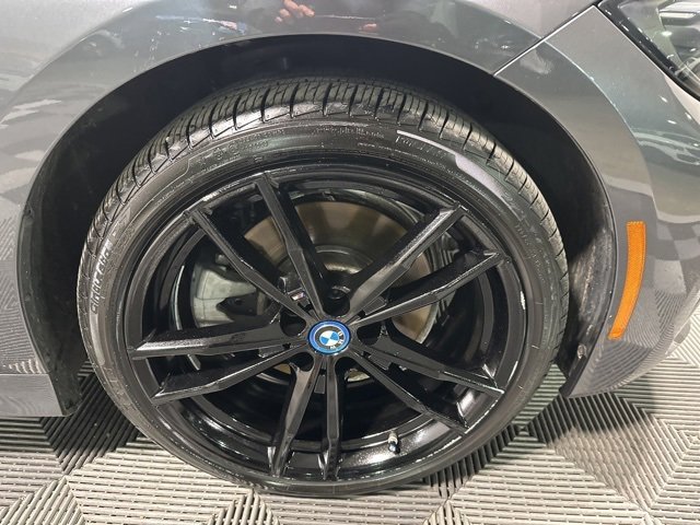 Used 2022 BMW 330e xDrive image 9