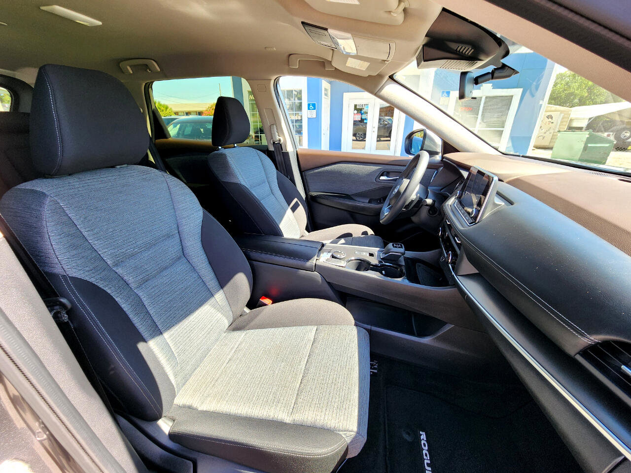 Used 2023 Nissan Rogue SV image 13