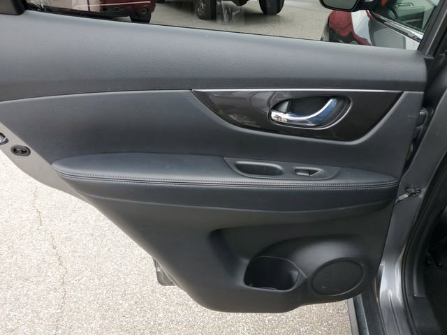 Used 2019 Nissan Rogue SV image 15