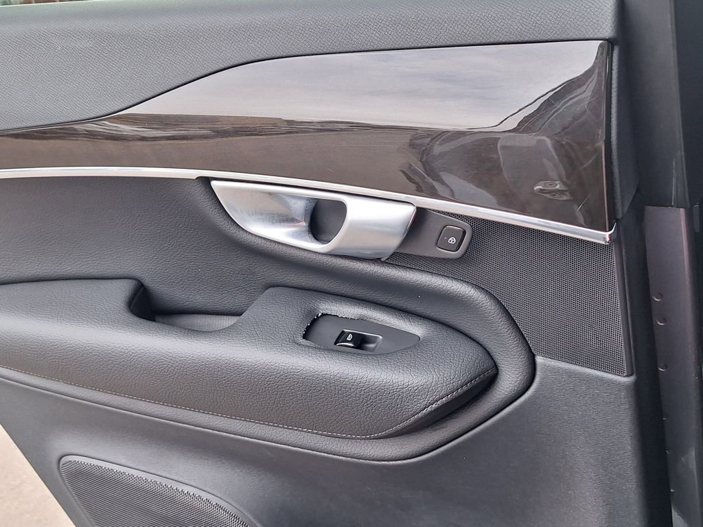 Used 2018 Volvo XC90 T6 Momentum image 16