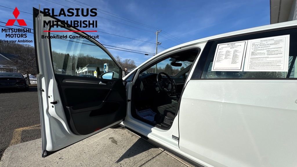 Used 2018 Volkswagen GTI SE image 12