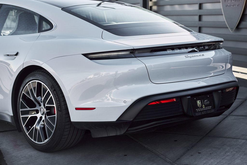 Used 2023 Porsche Taycan 4S w/ Premium Package image 10