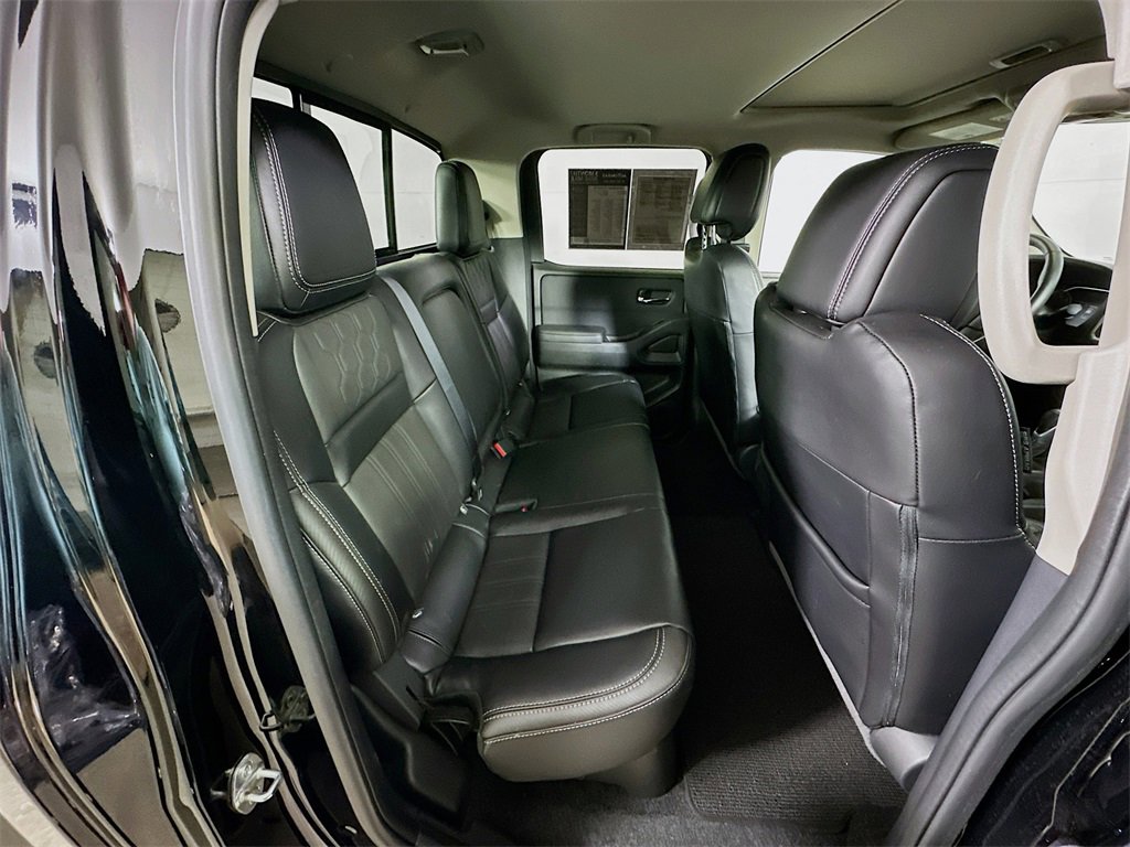 Used 2024 Nissan Frontier SL w/ Technology Package image 11