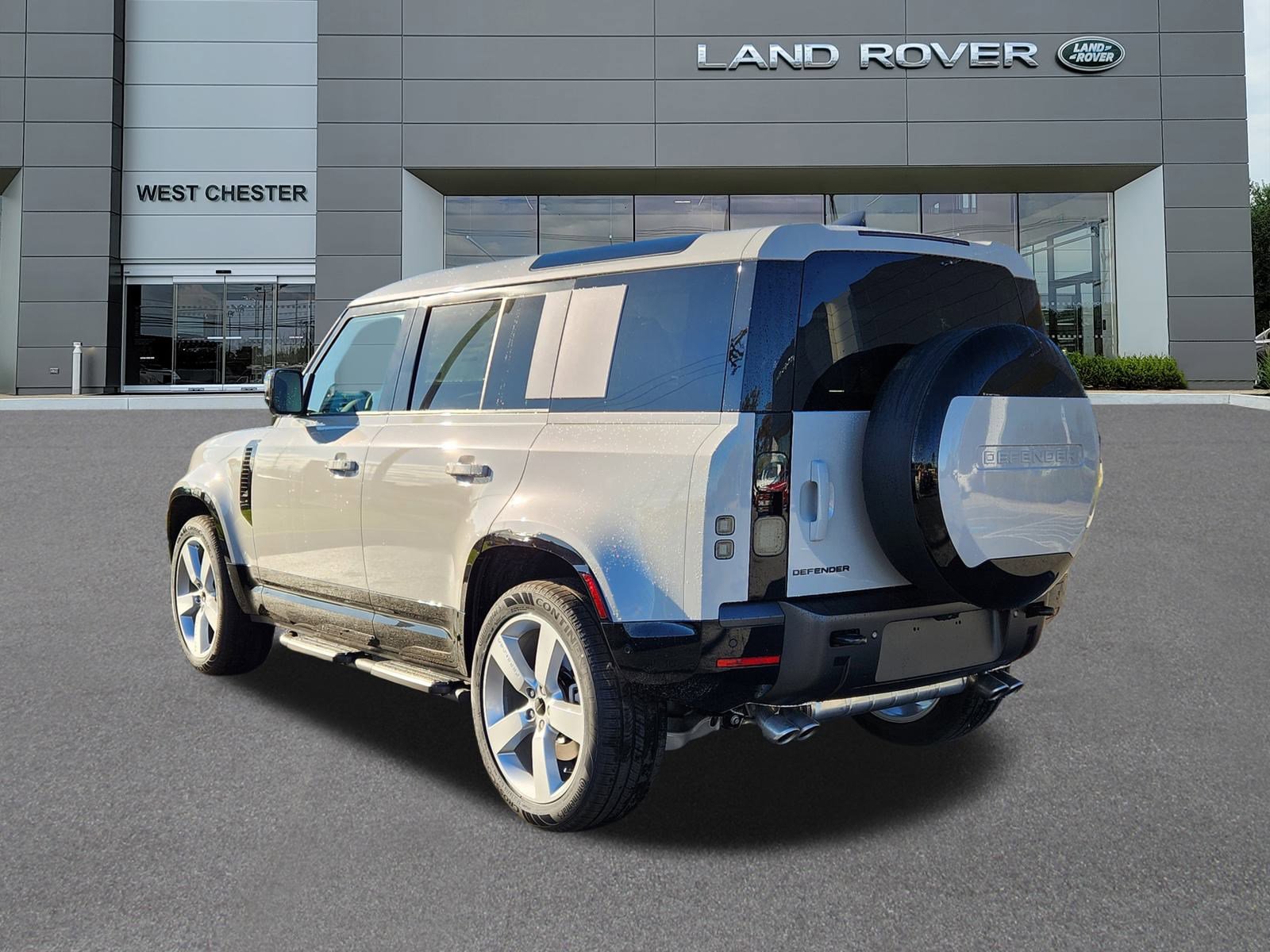New 2026 Land Rover Defender 110 X-Dynamic SE image 3