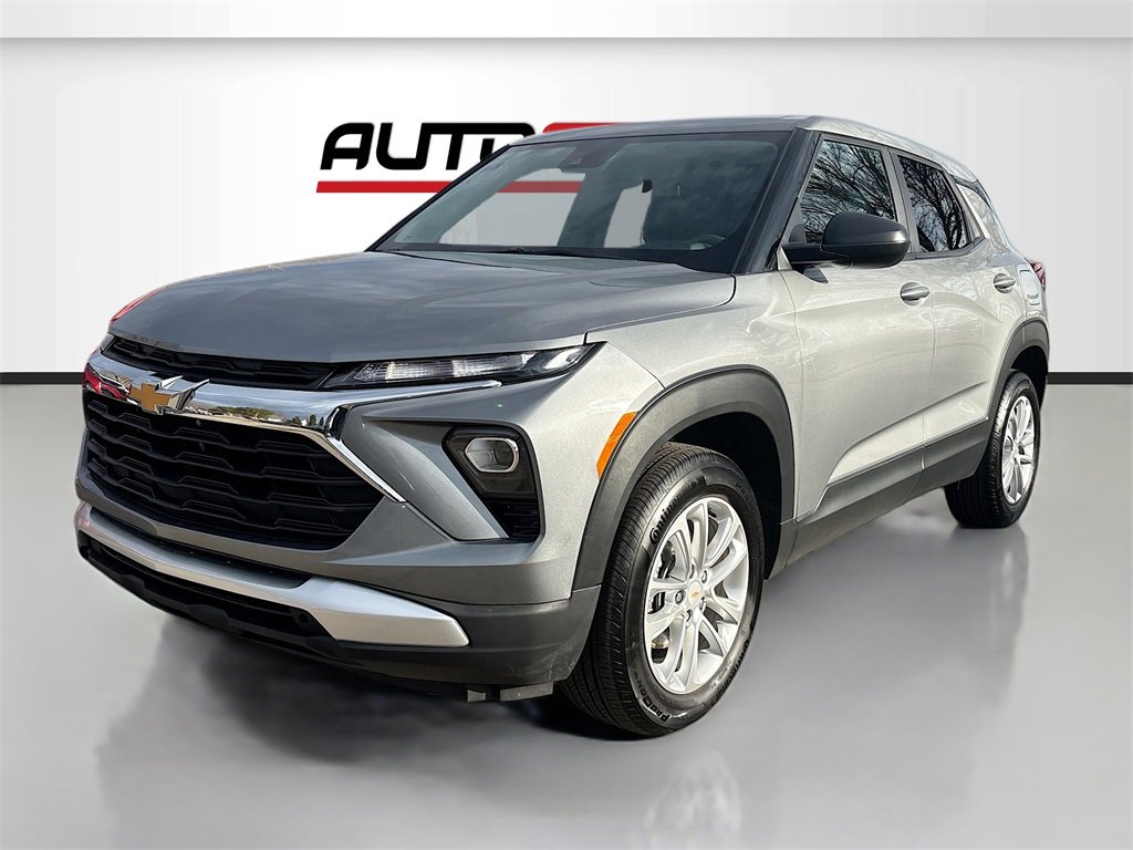 Used 2025 Chevrolet TrailBlazer LS w/ LS Convenience Package image 3