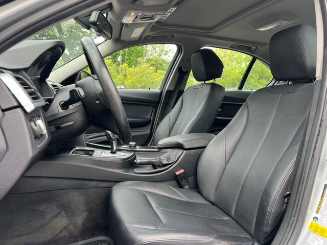 Used 2016 BMW 320i Sedan RWD image 13