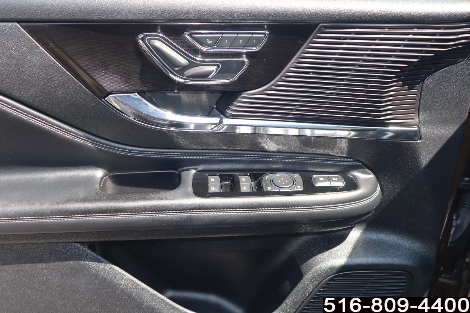 Used 2022 Lincoln Corsair AWD w/ Premium Package image 16