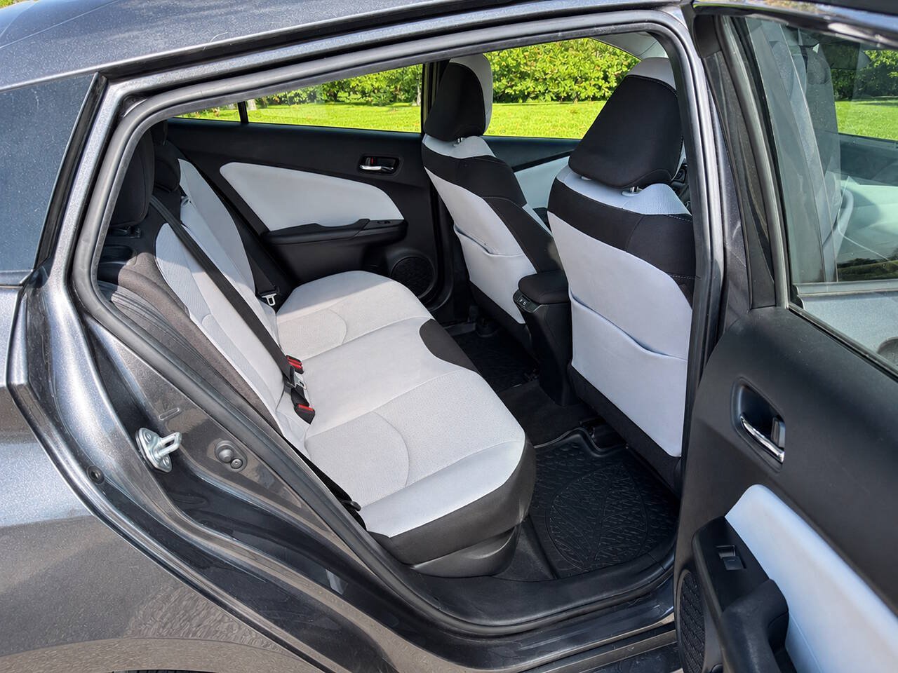 Used 2019 Toyota Prius LE FWD image 8
