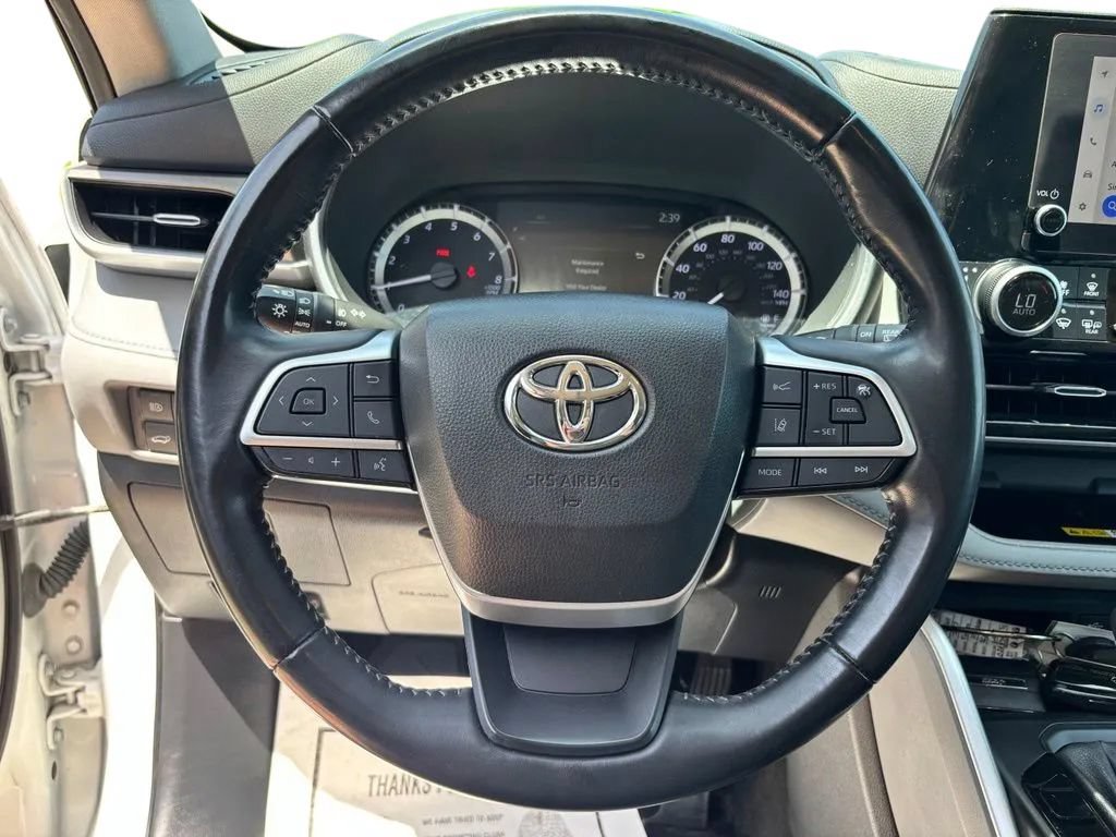 Used 2023 Toyota Highlander XLE FWD image 13